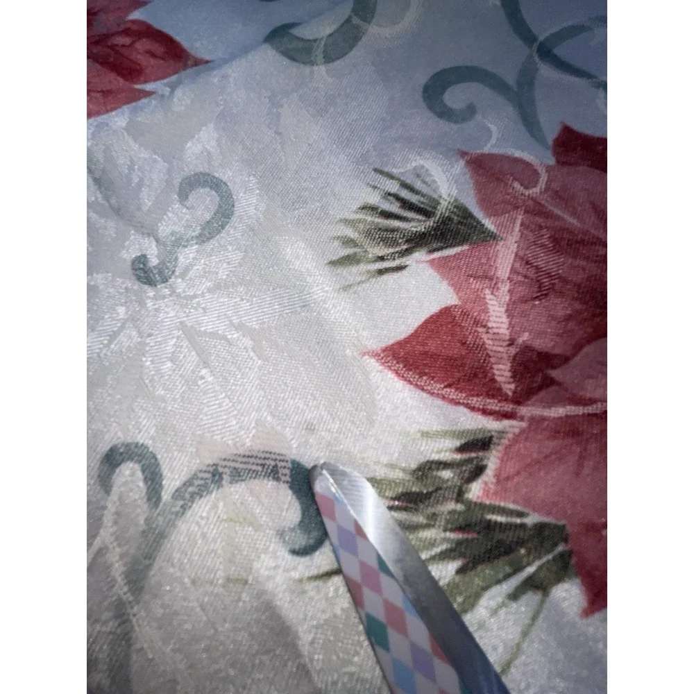 Christmas Holiday Time Poinsetta Filgree Napkin Set of 4‎